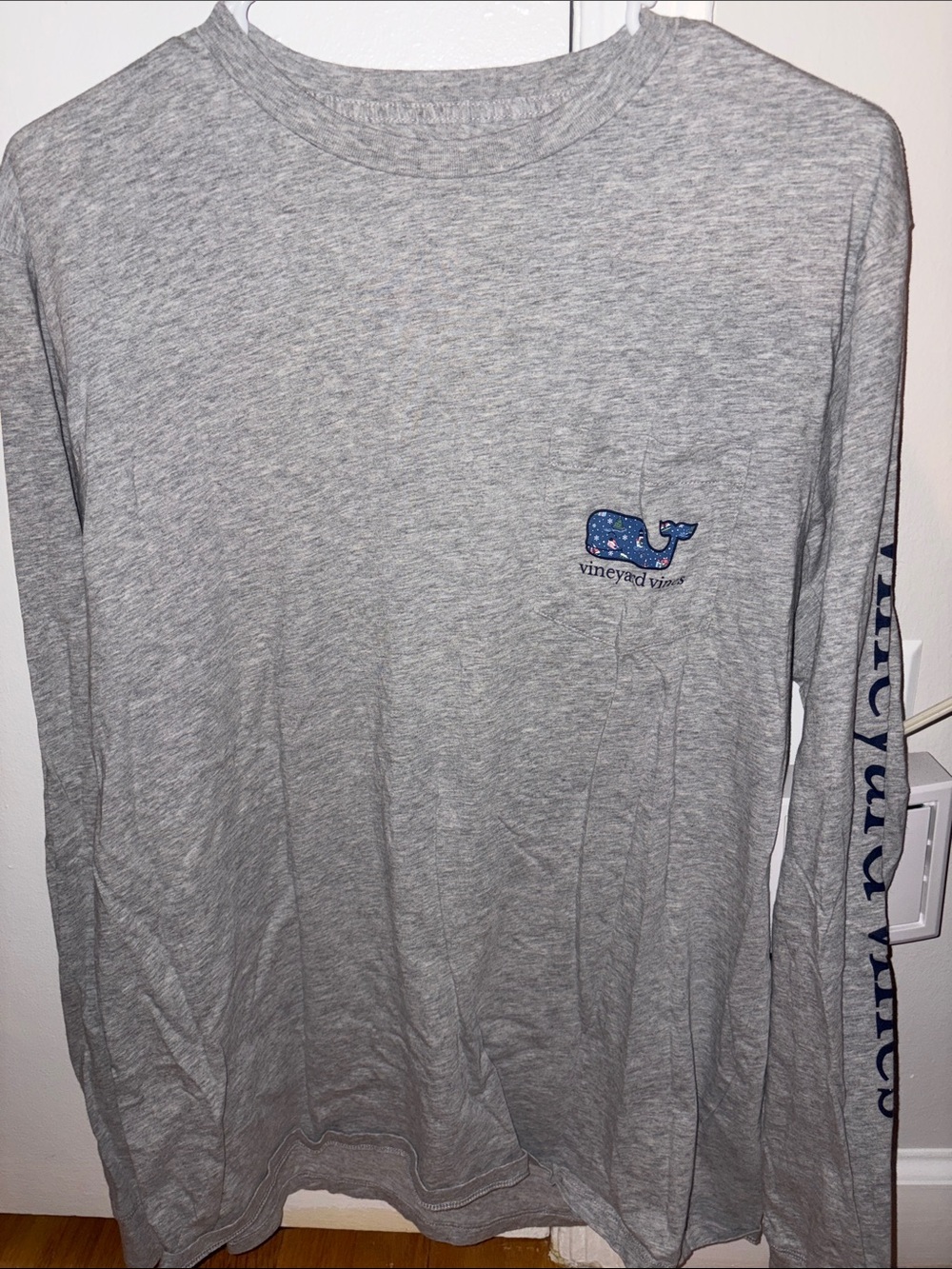 Vineyard Vines Men’s Christmas Whales Long Sleeve